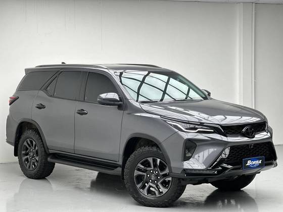 TOYOTA HILUX SW4 2.8 D-4D TURBO DIESEL SRX PLATINUM 7L 4X4 AUTOMÁTICO